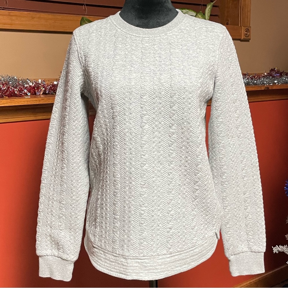 ORVIS CABLE KNIT PULL OVER SWEATER. SIZE XS. GRAY. EXCELLENT CONDITION.